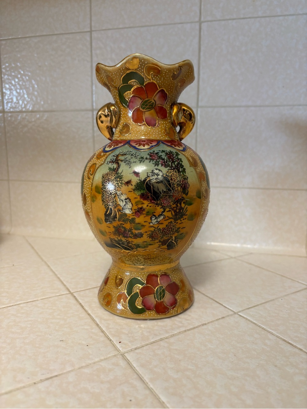 Vintage beautiful Asian SATSUMA style Hand painted base